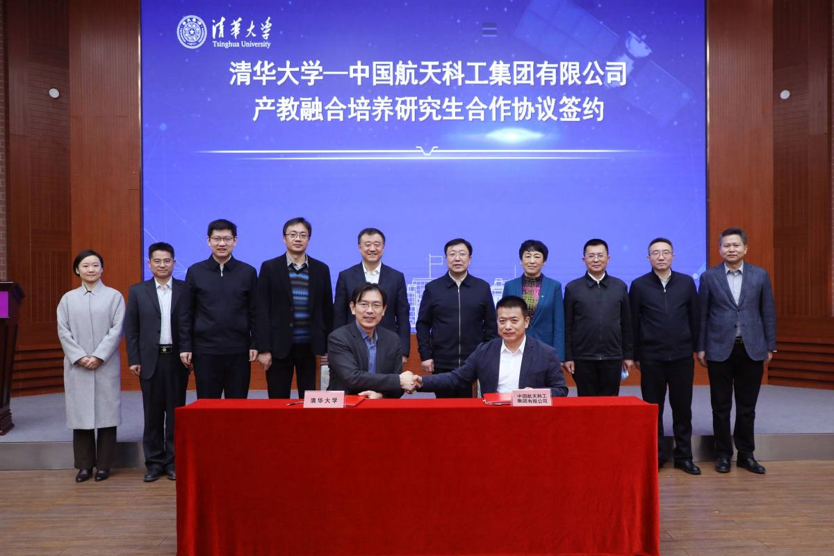 20220225-太阳集团tyc33455与中国航天科工集团有限公司合作培养研究生签约仪式-航院拍摄-双方签约.jpg